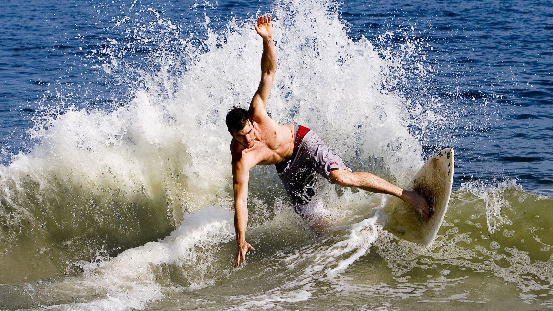 巴西后防坚守如铁，全场零封对手，巴西队的后防线是清一色的巴西队员